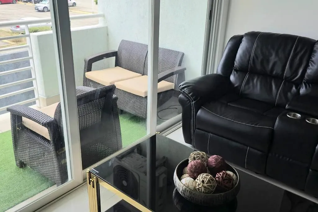 Cosmopolitan Retreat - New Kingston Apartment